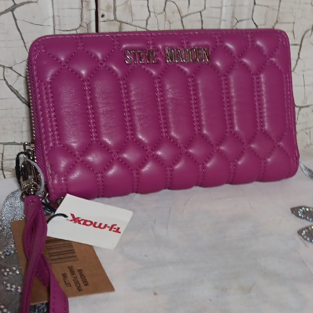 Steve Madden Fuchsia Quilted Wallet - Picture 2 of 5